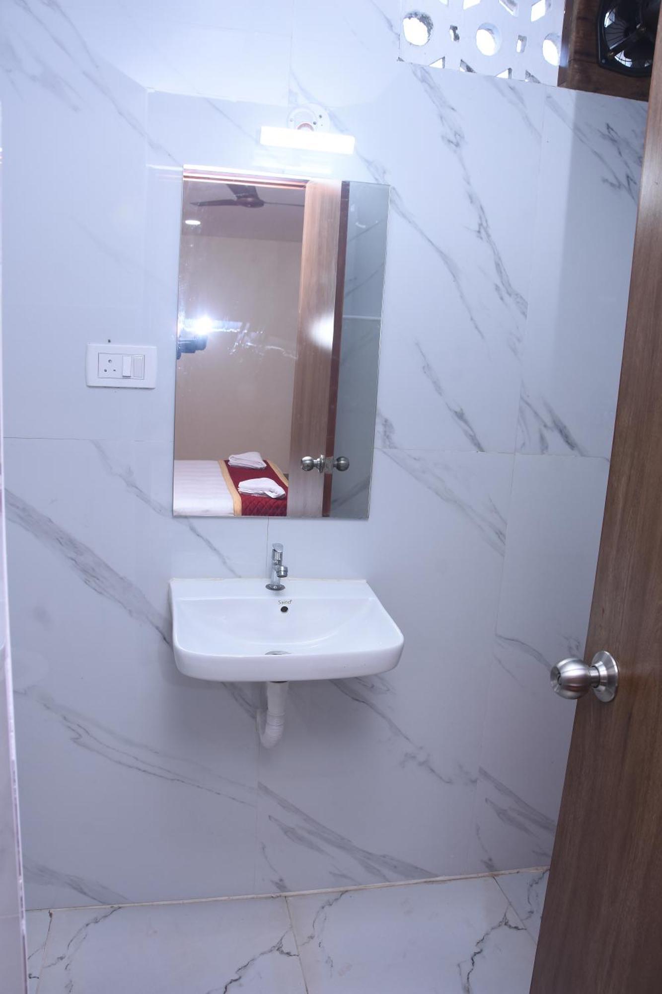 Hotel Prc Residency Chennai Esterno foto